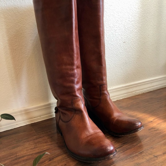 W’s 9.5 Frye Melissa Button Zip Boots -
Cognac - Picture 15 of 16